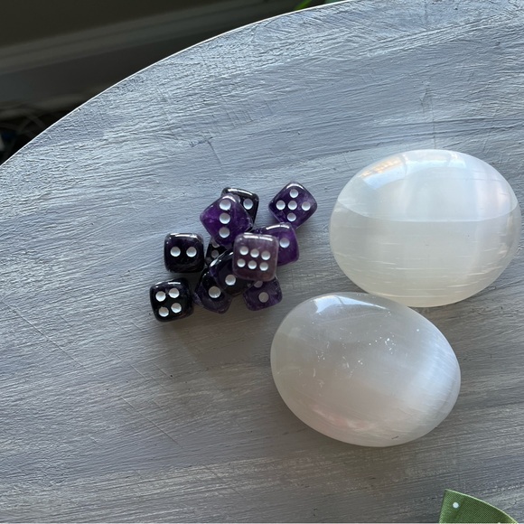Amethyst dice pair - Picture 3 of 7